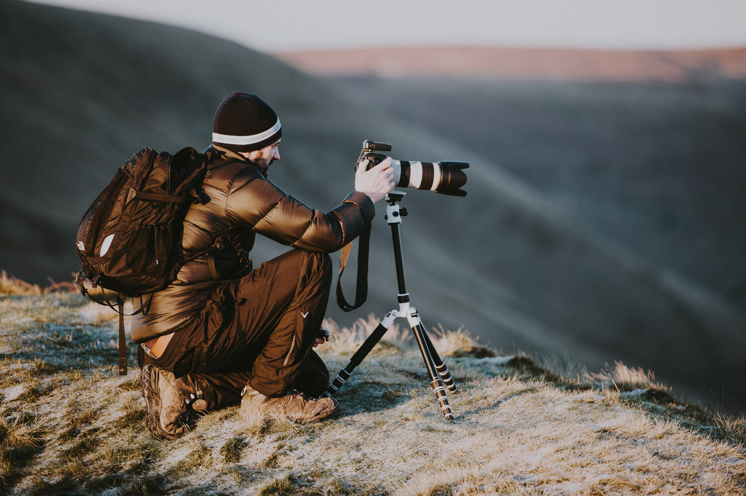 photographer with a tripod how to get sharp photos